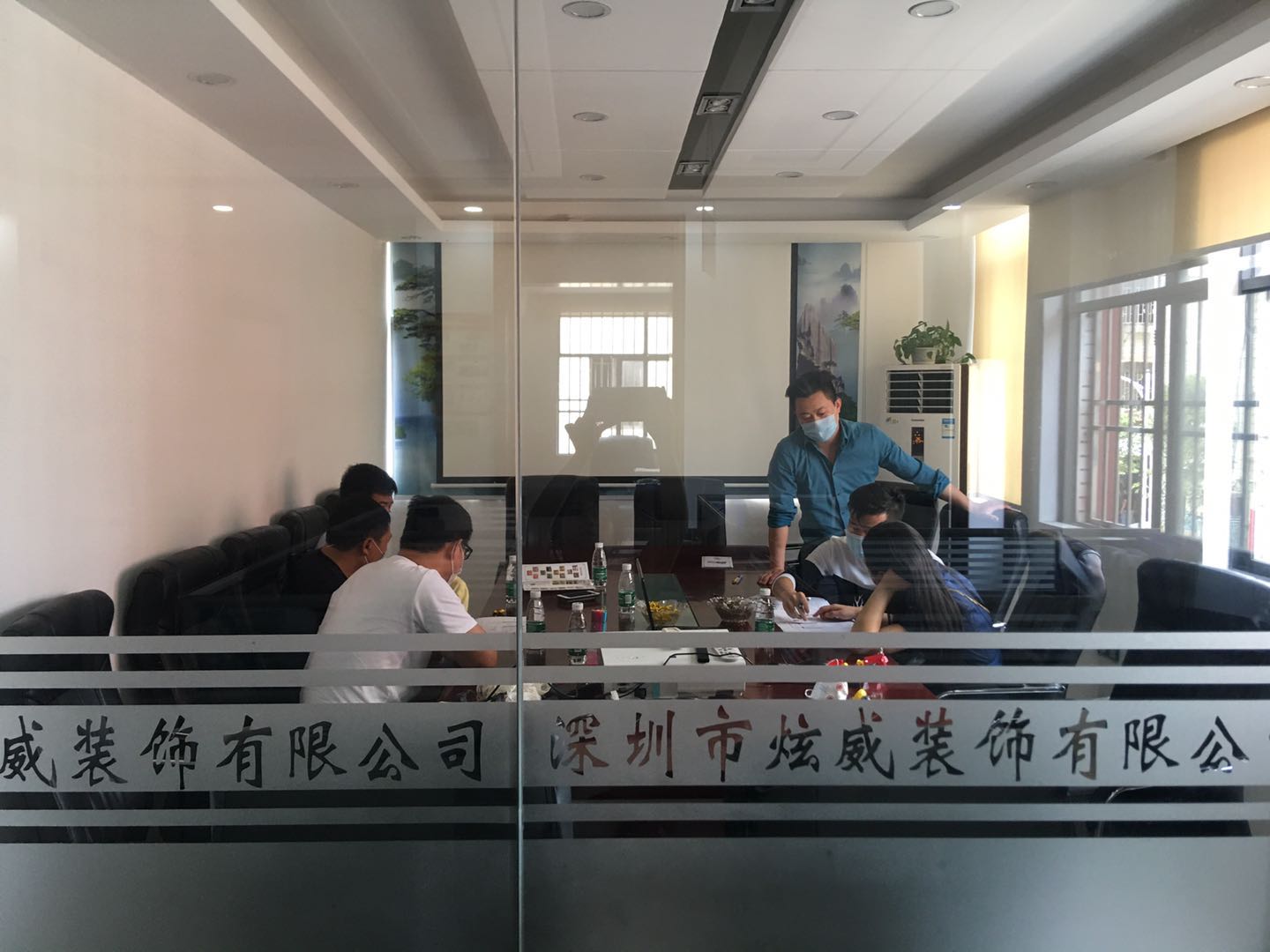 深圳炫威裝飾-員工接待、客戶到訪實拍照片